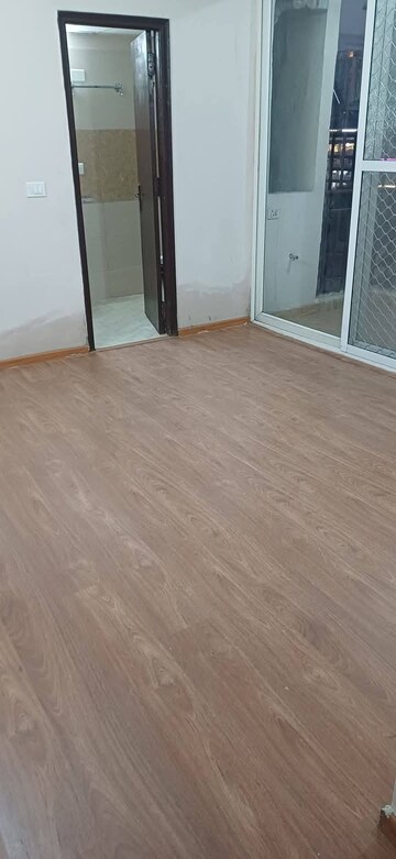 Room in 2 BHK Apartment at Amrapali Leisure Park, Amrapali Leisure Valley – for Sale
