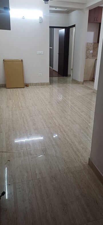 Room in 2 BHK Apartment at Amrapali Dream Valley, Tech Zone 4 Greater Noida – for Sale