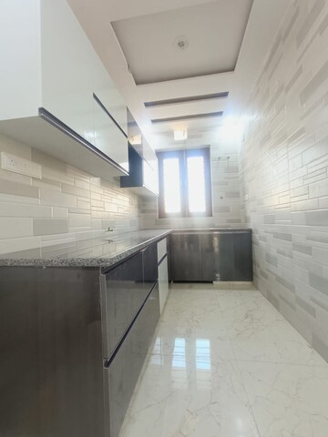 Kitchen in 3 BHK Builder Floor at BPTP District, Sector 81 – for Sale