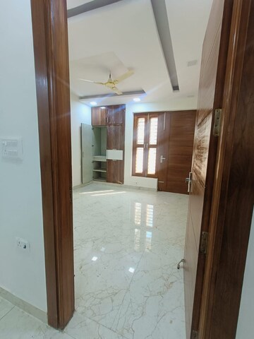 Room in 3 BHK Builder Floor at BPTP District, Sector 81 – for Sale