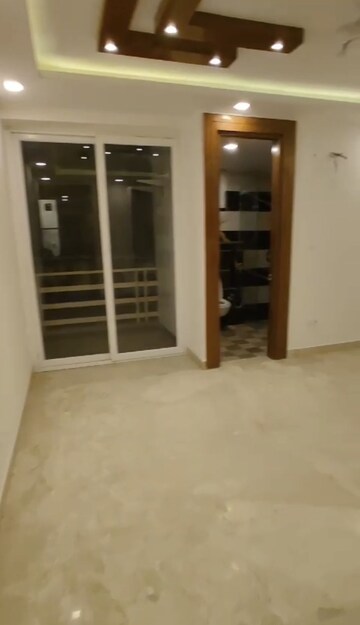 Room in 3 BHK Builder Floor at Ansal Sushant Lok I, Sector 43 – for Rent