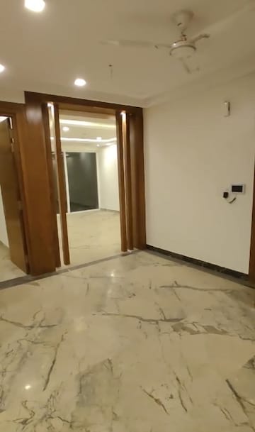 Room in 3 BHK Builder Floor at Ansal Sushant Lok I, Sector 43 – for Rent