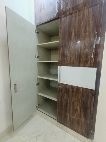 Furnished Amenities in 3 BHK Builder Floor at BPTP District, Sector 81 – for Sale