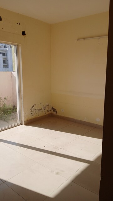Room in 2 BHK Apartment at Wave Floors, Mahurali – for Rent