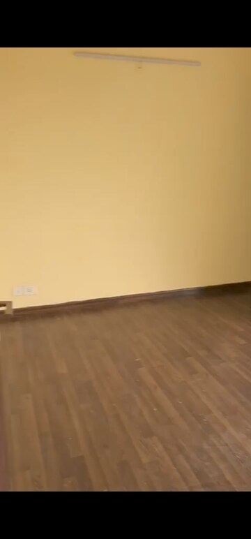 Room in 3 BHK Apartment at BPTP Parkland Pride, Sector 77 – for Rent