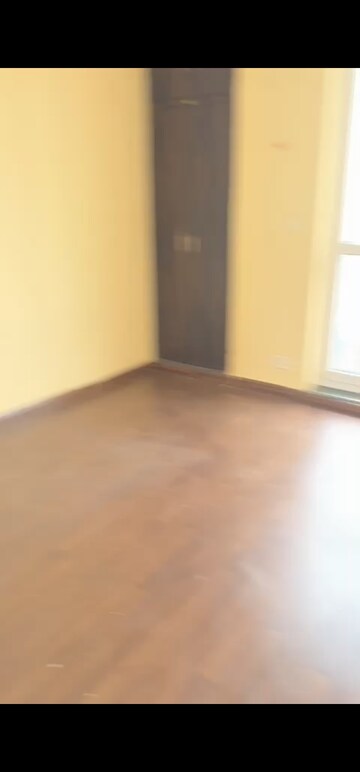Room in 3 BHK Apartment at BPTP Parkland Pride, Sector 77 – for Rent