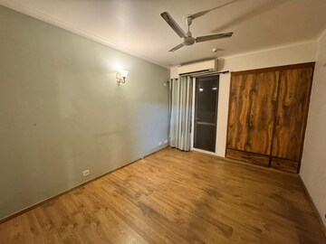 Room in 4 BHK Apartment at 3C Lotus Boulevard Espacia, Sector 100 – for Rent