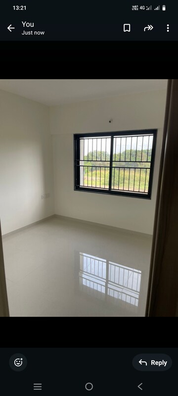Room in 2 BHK Apartment at Kohinoor Sapphire 2, Tathawade – for Rent