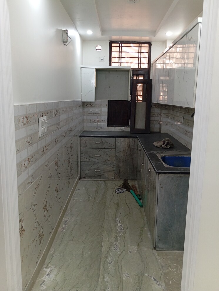 Kitchen, krishna nagar 2.5 Bedroom 100 Sq.Ft. Builder Floor In Krishna Nagar Delhi 8122706