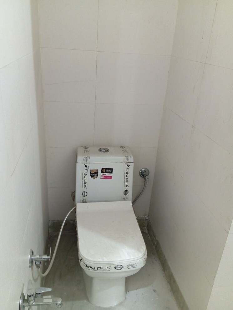 Bathroom, krishna nagar 2.5 Bedroom 100 Sq.Ft. Builder Floor In Krishna Nagar Delhi 8122706