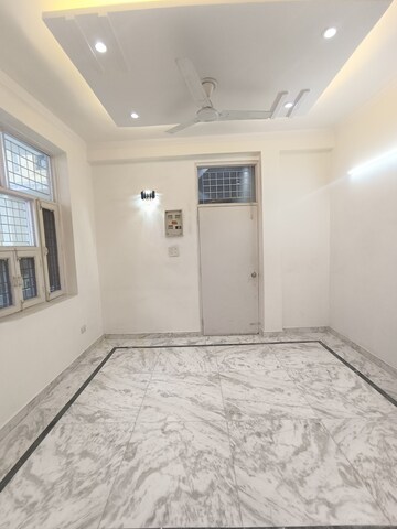 Room in 3 BHK Builder Floor at Srishti Greenfield Homes, Green Fields Colony – for Sale