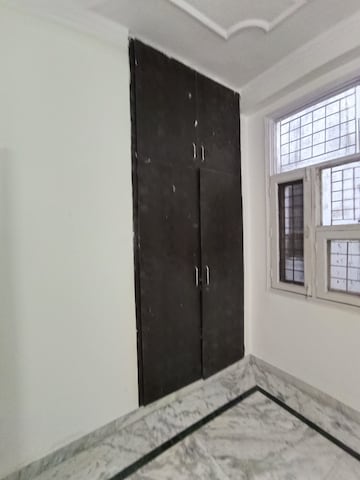 Room in 3 BHK Builder Floor at Srishti Greenfield Homes, Green Fields Colony – for Sale