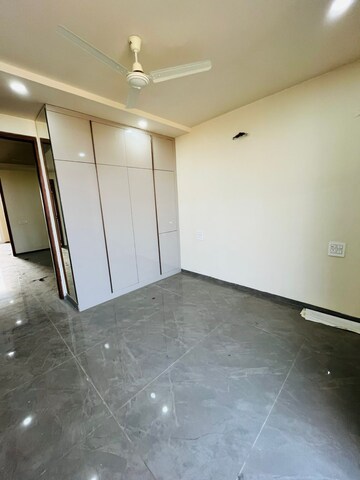 Room in 3 BHK Apartment at Aerocity – for Rent