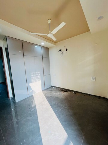 Room in 3 BHK Apartment at Aerocity – for Rent