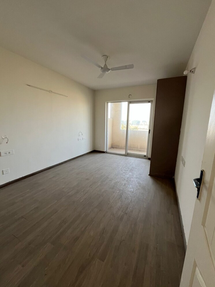 Room, sushma-valencia 3.5 Bedroom 2250 Sq.Ft. Apartment In Nagla Road Zirakpur 8122792