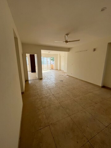 Room in 3.5 BHK Apartment at Sushma Valencia, Nagla Road – for Rent