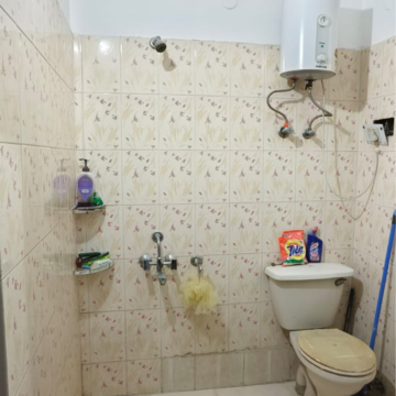 Bathroom in 1 RK Builder Floor at Sector 2 – for Rent