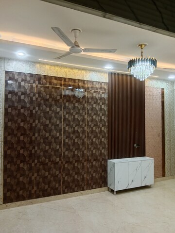 Living Room in 1.5 BHK Builder Floor at Sector 73 – for Sale
