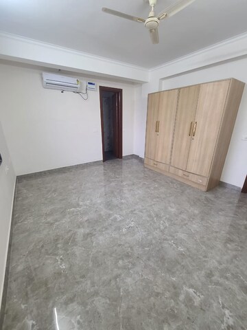 Room in 3 BHK Builder Floor at SS Southend Floors, South City 2 – for Rent