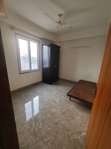 Room in 3 BHK Builder Floor at SS Southend Floors, South City 2 – for Rent