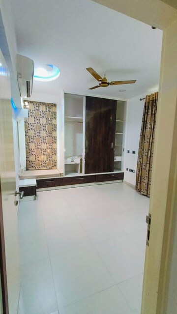 Room in 4 BHK Apartment at Babukhan Lakefront, Kokapet – for Rent