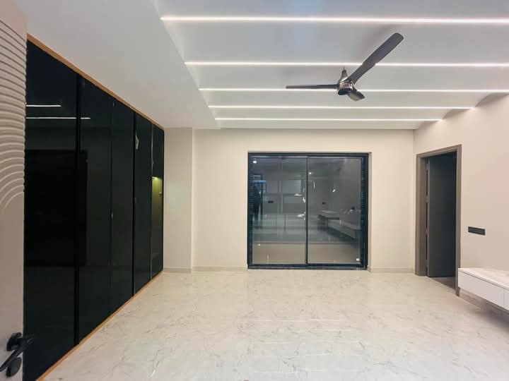 4 BHK + Pooja Room,Servant Room,Study Room Builder Floor For Sale in Builder Floor