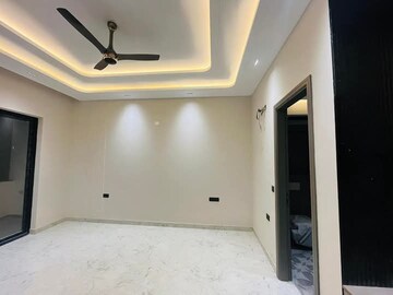 Bedroom in 4 BHK Builder Floor at Sector 42 – for Sale