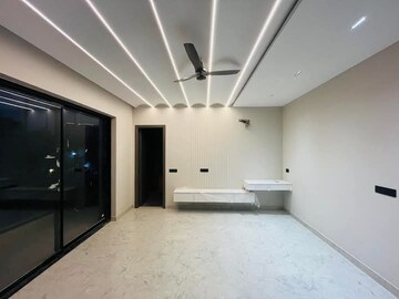 Bedroom in 4 BHK Builder Floor at Sector 42 – for Sale