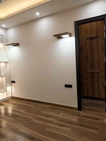 Room in 4 BHK Builder Floor at Kohli One Malibu Town, Sector 47 – for Rent