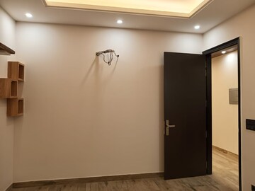 Room in 4 BHK Builder Floor at Kohli One Malibu Town, Sector 47 – for Rent