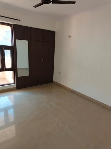 Room in 4 BHK Apartment at Urja Towers, Sector 47 – for Rent