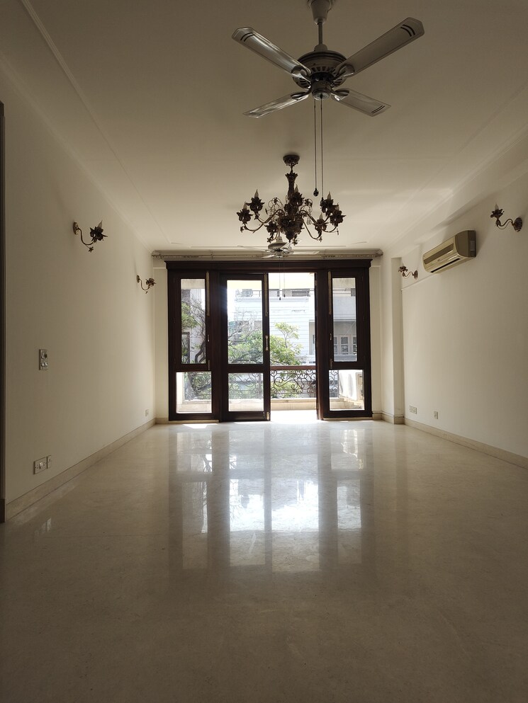 Room, kailash colony 3 Bedroom 2700 Sq.Ft. Builder Floor In Kailash Colony Delhi 8122920