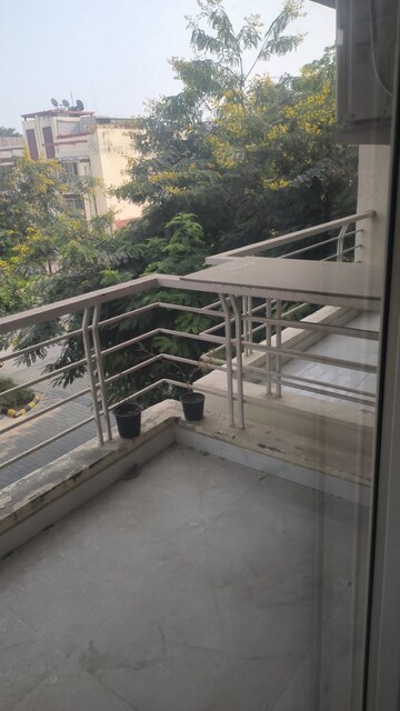 Balcony in 4 BHK Builder Floor at Orchid Island, Sector 51 – for Rent