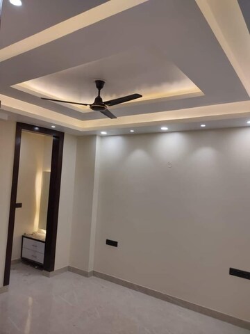 Room in 3 BHK Builder Floor at Puri Kohinoor, Sector 89 – for Sale