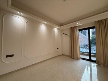 Room in 4 BHK Builder Floor at Sector 67 – for Sale