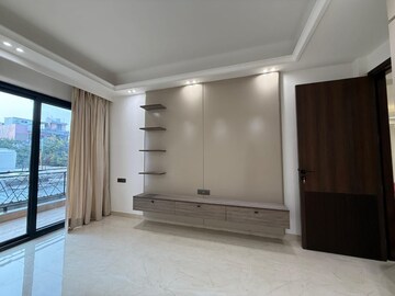 Room in 4 BHK Builder Floor at Sector 67 – for Sale