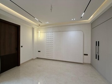 Room in 4 BHK Builder Floor at Sector 67 – for Sale