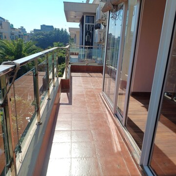 Balcony in 2 BHK Builder Floor at Ansal Sushant Lok I, Sector 43 – for Rent