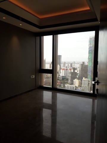 Room in 4 BHK Apartment at Lodha Trump Tower, Worli – for Rent