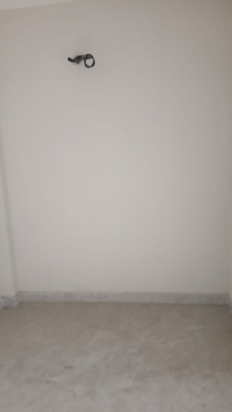 Room, rohini sector 24 1 Bedroom 32 Sq.Mt. Builder Floor In Rohini Sector 24 Delhi 8123145