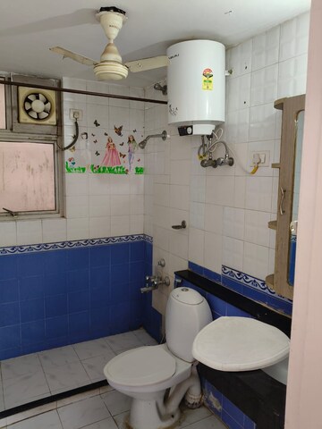 Bathroom in 4 BHK Builder Floor at Ardee City, Sector 52 – for Rent