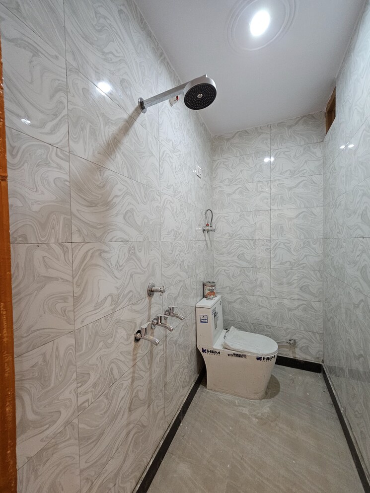 Bathroom, kailash-puram 3 Bedroom 75 Sq.Yd. Independent House In Sadarpur Ghaziabad 8123200
