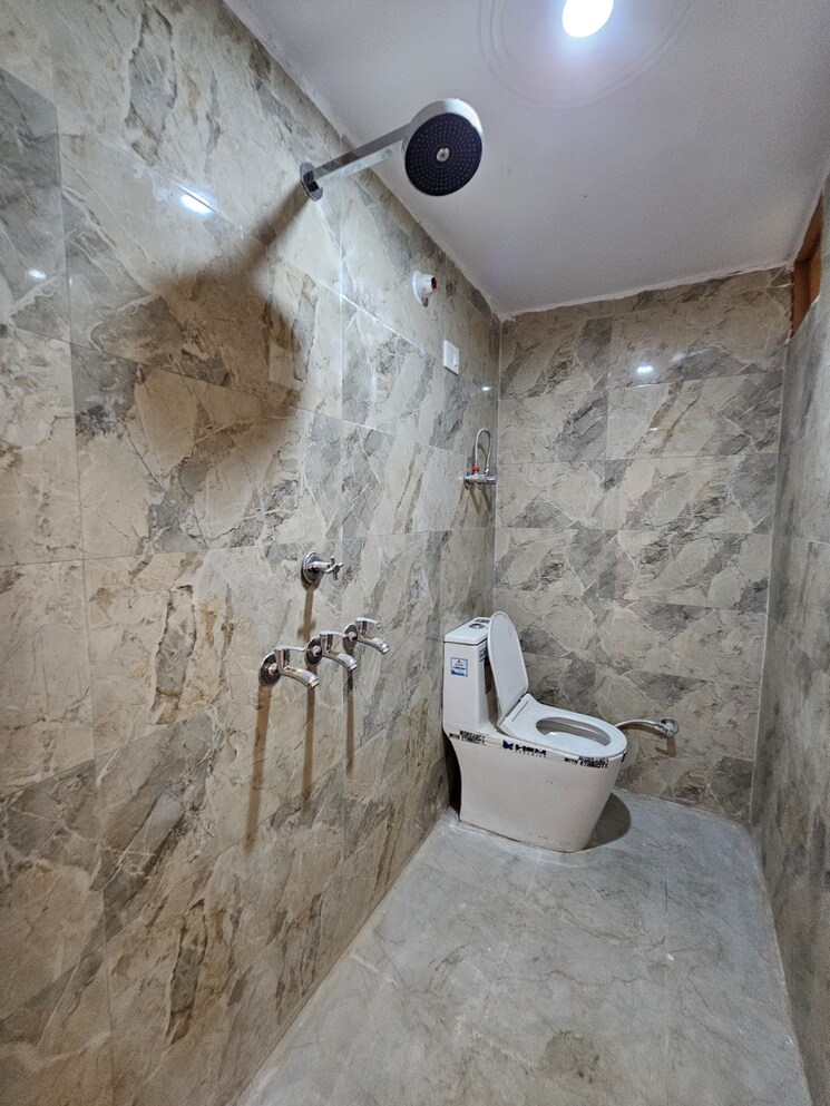 Bathroom, kailash-puram 3 Bedroom 75 Sq.Yd. Independent House In Sadarpur Ghaziabad 8123200