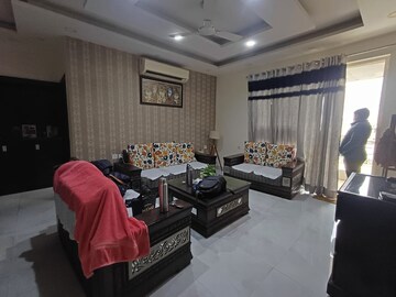 Living Room in 4 BHK Builder Floor at Ardee City, Sector 52 – for Rent