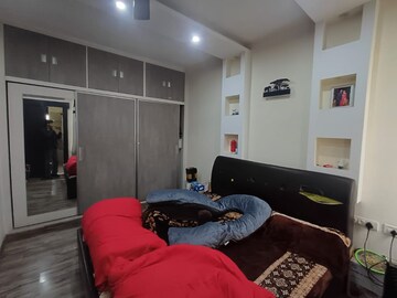 Living Room in 4 BHK Builder Floor at Ardee City, Sector 52 – for Rent