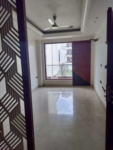 Kitchen in 3 BHK Builder Floor at Puri Kohinoor, Sector 89 – for Sale