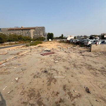 Commercial Land 1600 Sq.Yd. For Rent in S G Highway Ahmedabad  8123333