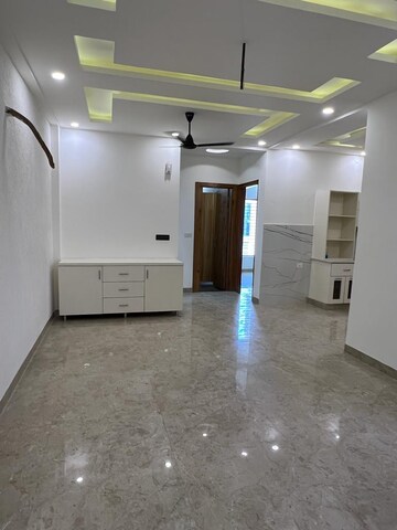 Room in 3 BHK Builder Floor at Puri Kohinoor, Sector 89 – for Sale