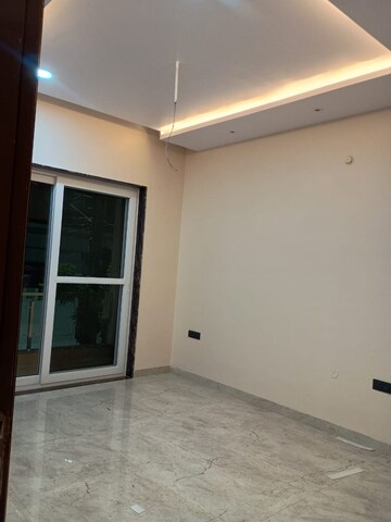 Room in 3 BHK Builder Floor at Gomti Nagar – for Rent