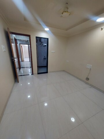 Room in 3 BHK Apartment at Nirmiti Horizon, Aundh – for Rent